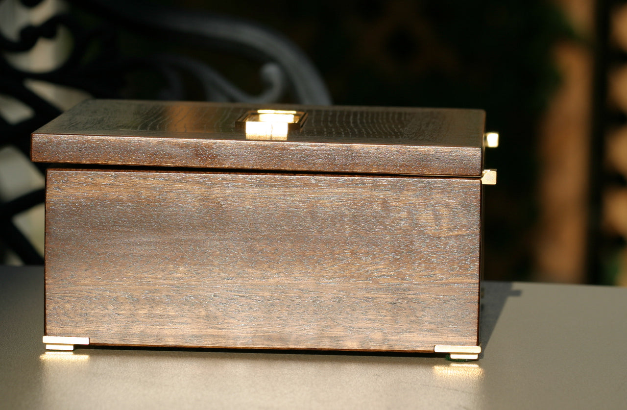 Shown here with side rail hinges SR-638